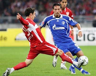 他不仅凭借 他不仅凭借